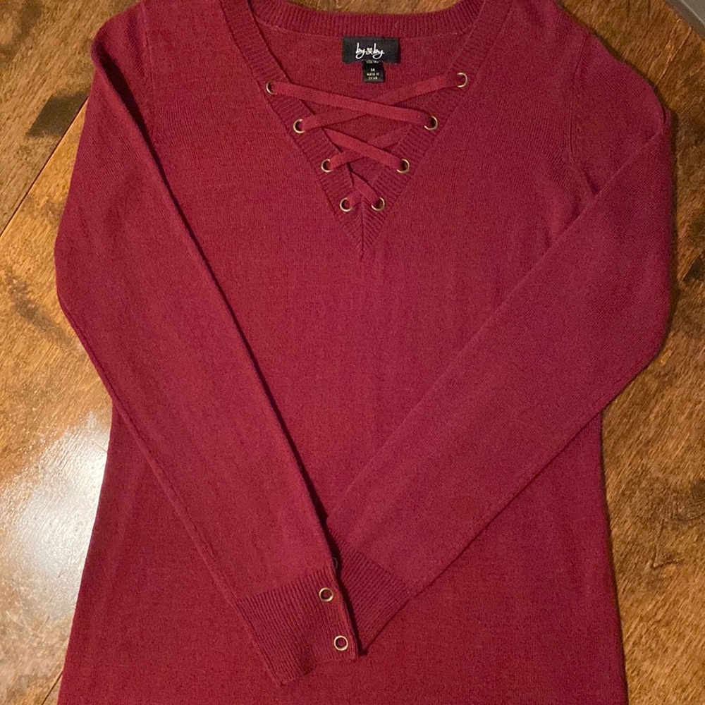 by & by size M maroon/wine color v-neck long tunic sweater, great w/ leggings.